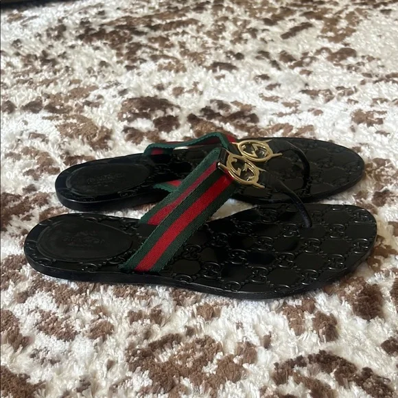 Women’s GG Gucci Black Flip Flops with Signature Straps - Picture 7 of 15
